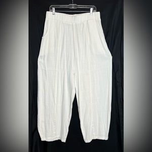 Cream Pants wide leg Size XL pockets